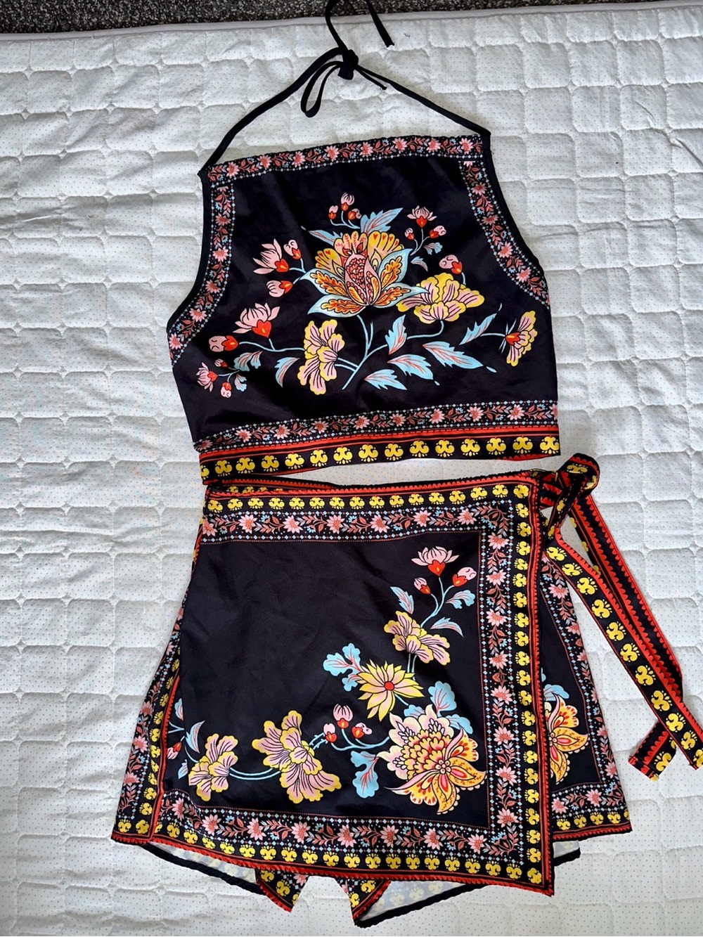 Black floral halter crop top & wrap-front shorts set size large NWOT